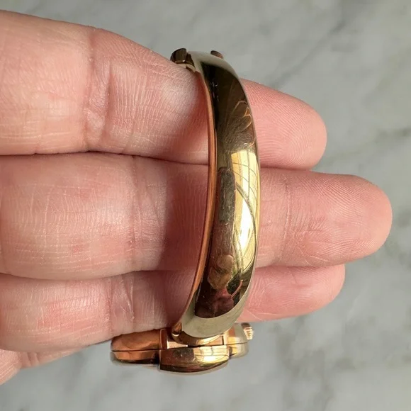 Gucci Gold Cuff Bracelet Watch Mother of Pearl Face Swiss Made 1400 L - Picture 7 of 13